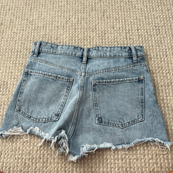 LIGHT WASH ZARA JEAN SHORT - Picture 2 of 2